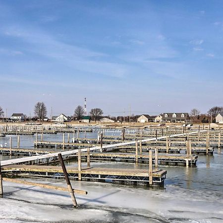 Condo With Balcony, Dock And Access To Lake Erie Sand Beach Bagian luar foto