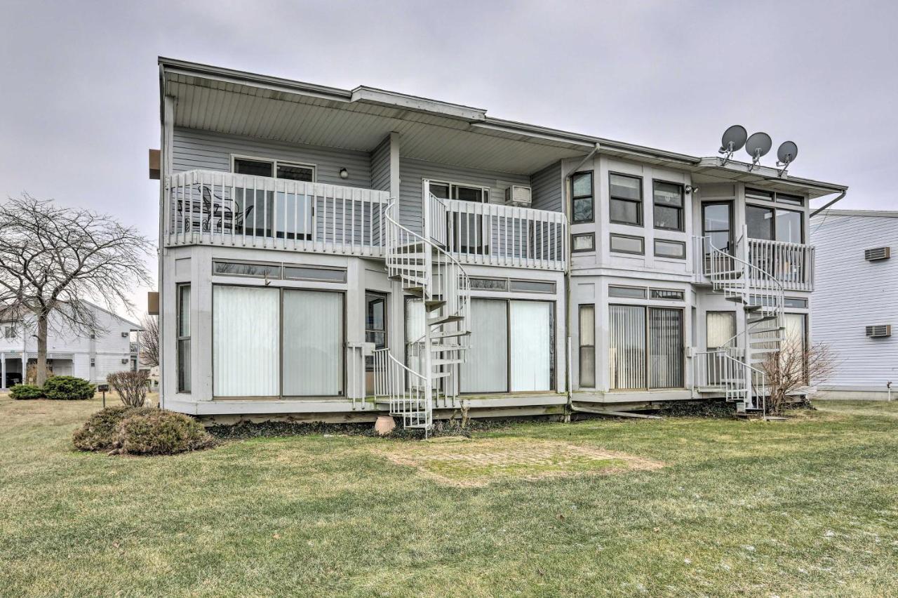 Condo With Balcony, Dock And Access To Lake Erie Sand Beach Bagian luar foto