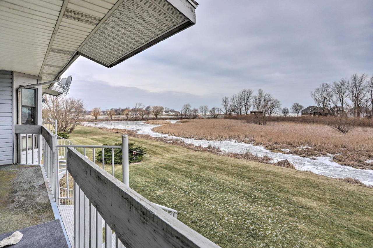Condo With Balcony, Dock And Access To Lake Erie Sand Beach Bagian luar foto
