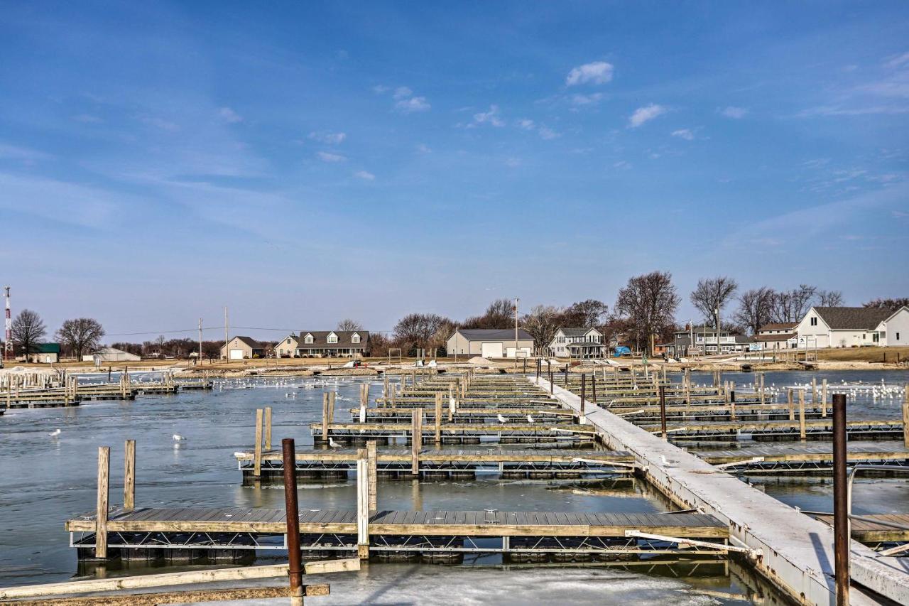 Condo With Balcony, Dock And Access To Lake Erie Sand Beach Bagian luar foto
