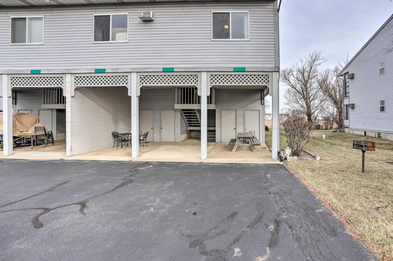 Condo With Balcony, Dock And Access To Lake Erie Sand Beach Bagian luar foto
