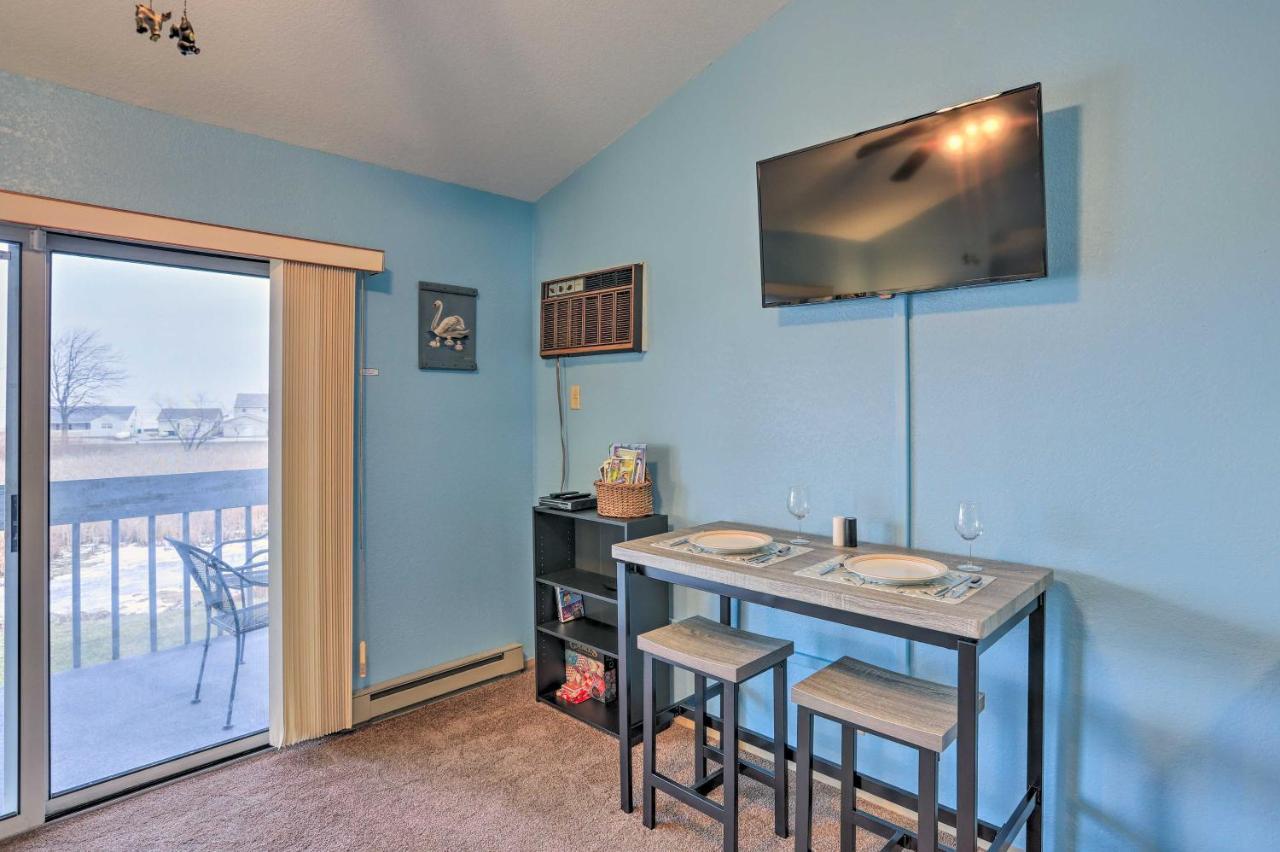 Condo With Balcony, Dock And Access To Lake Erie Sand Beach Bagian luar foto